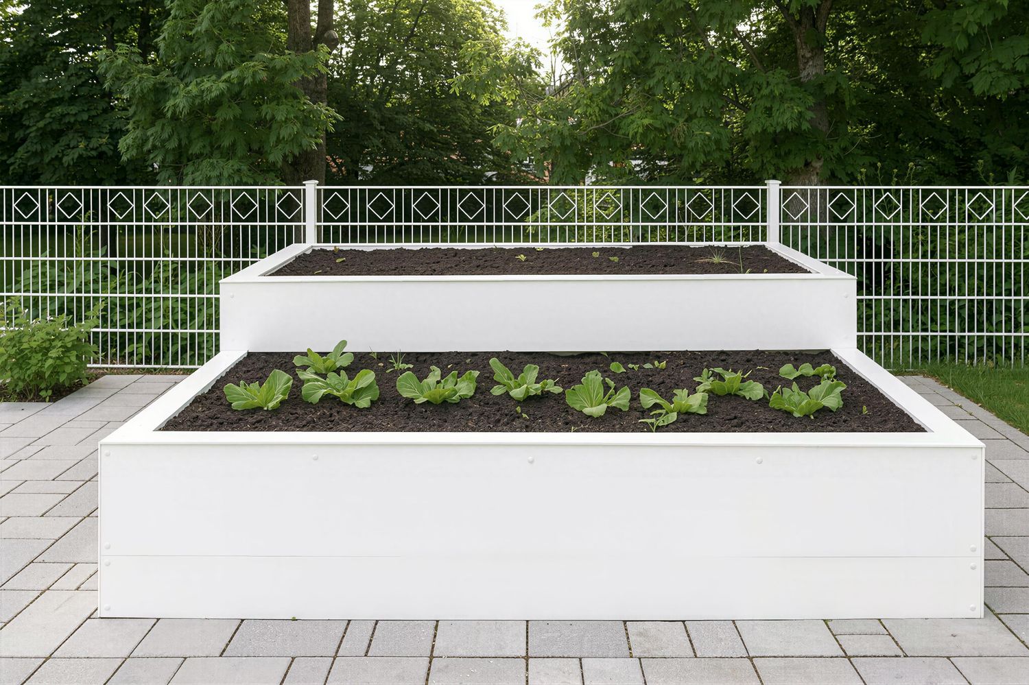 Modernes HPL-Hochbeet in Weiß mit eleganter Oberfläche und langlebiger, wetterfester Konstruktion für stilvolle Gartenanlagen