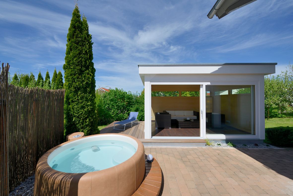 Lounge L: Design garden house with sliding doors, white, flat roof 450 x 340 cm, 40m³