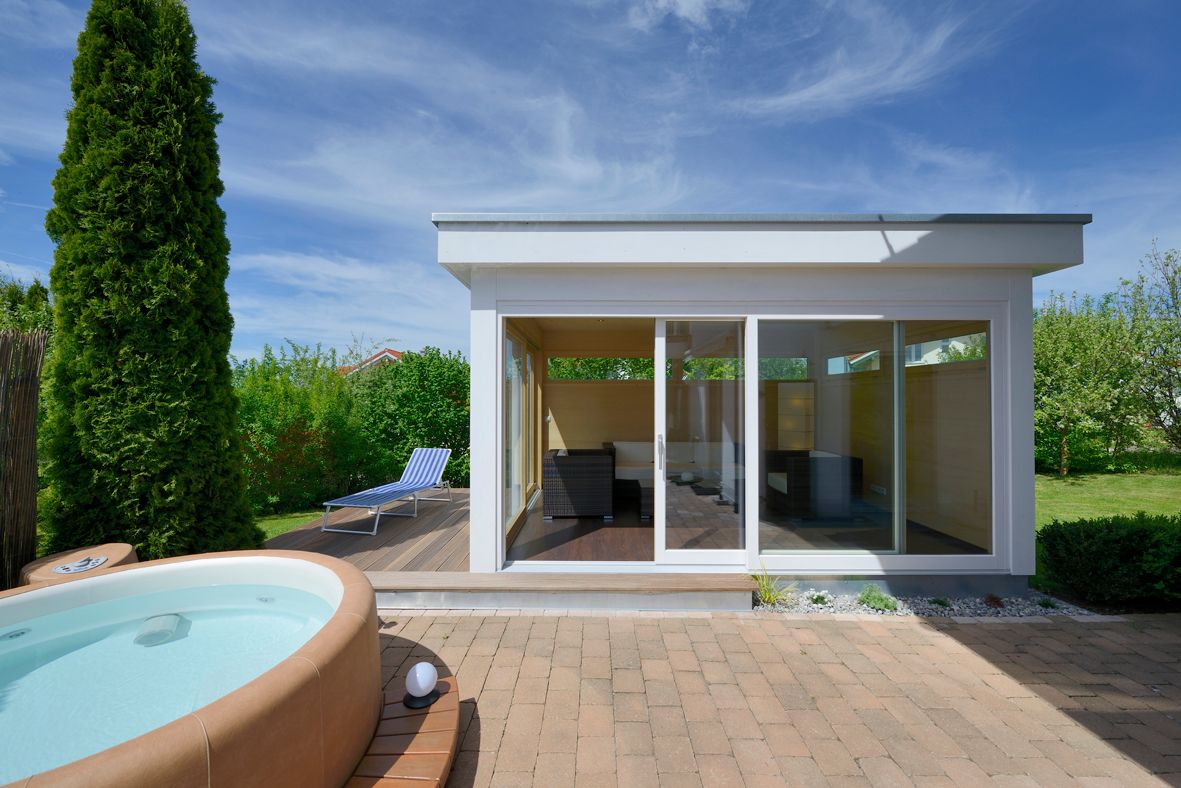Lounge L: Design garden house with sliding doors, white, flat roof 450 x 340 cm, 40m³