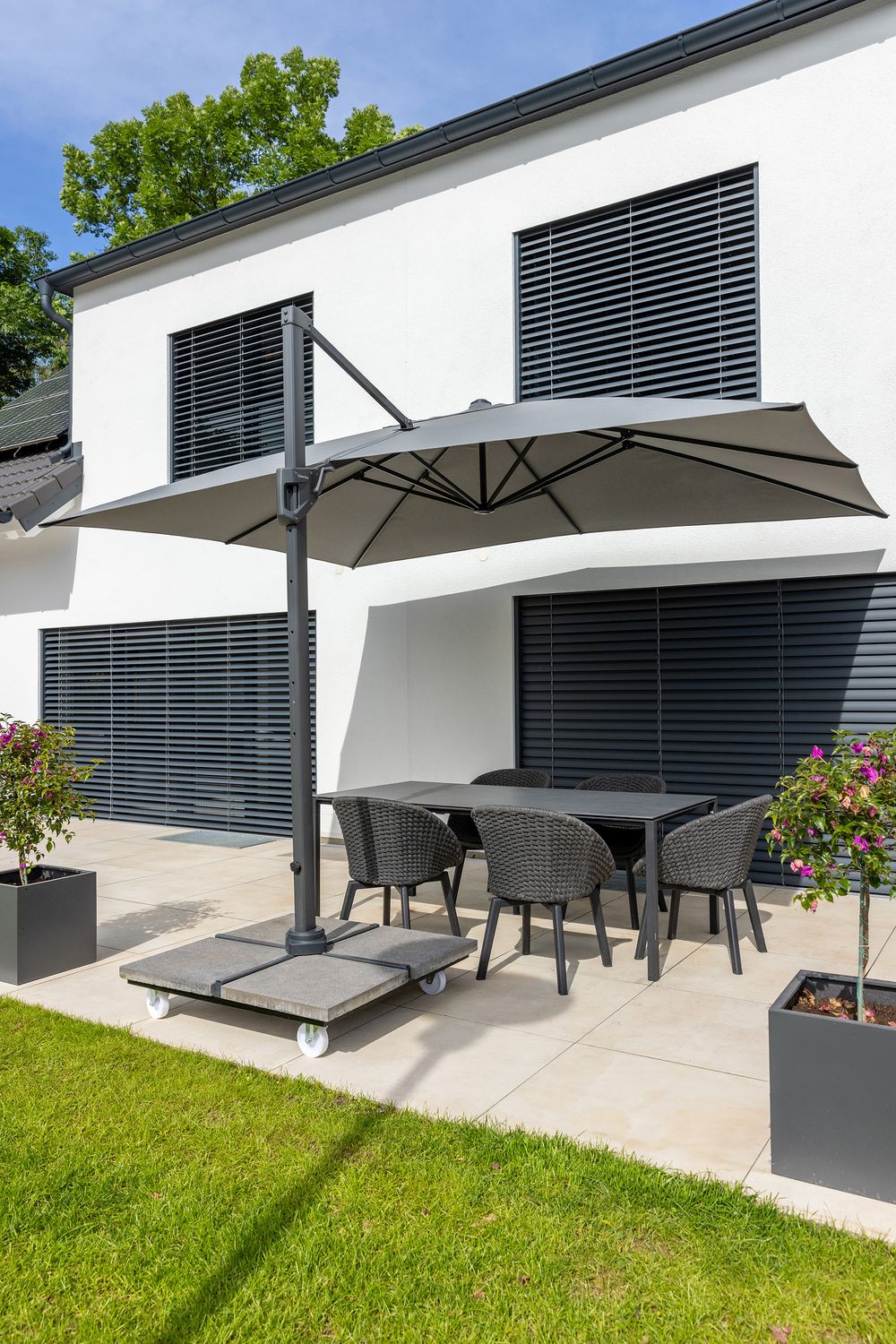 Cane-line HYDE LUXE Cantilever Umbrella 3x4m