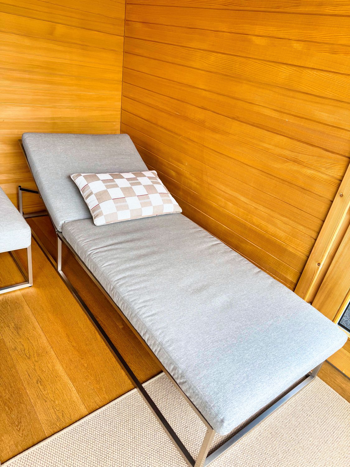 Gloster Cloud 75 x 200 Sun Lounger