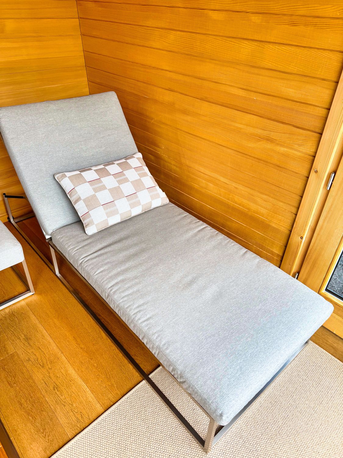 Gloster Cloud 75 x 200 Sun Lounger