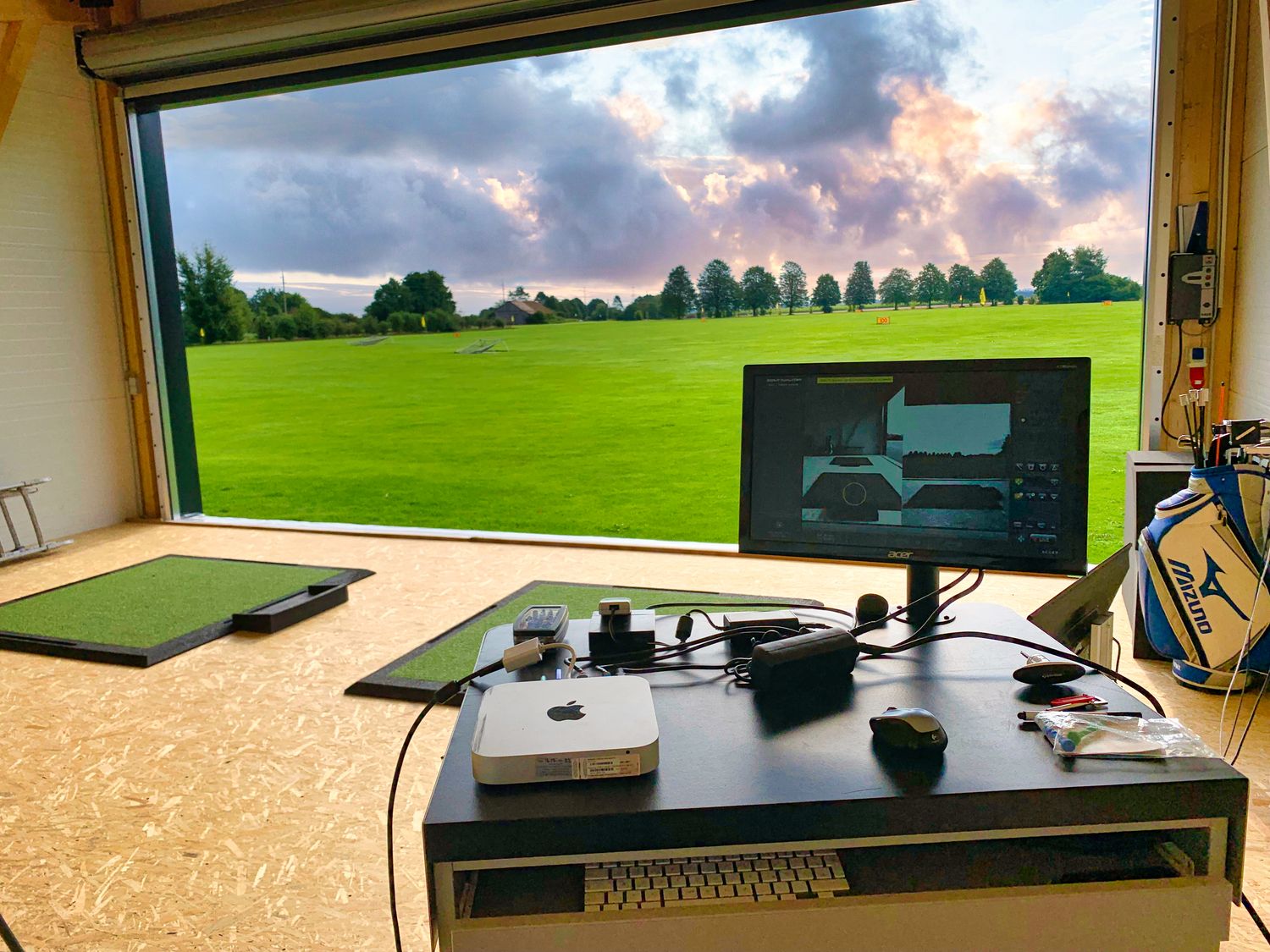 Pro Golf Training Hall 800×800 cm – Indoor Golf Building for Left- &amp; Right-Handers