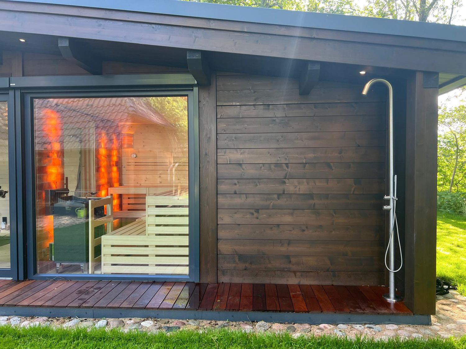 Ligne d’Azur – Design Outdoor Shower Made of Stainless Steel / Saltwater Resistant