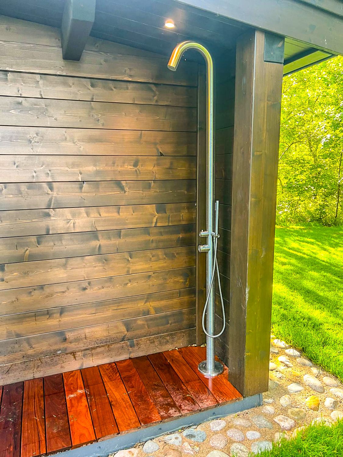 Ligne d’Azur – Design Outdoor Shower Made of Stainless Steel / Saltwater Resistant