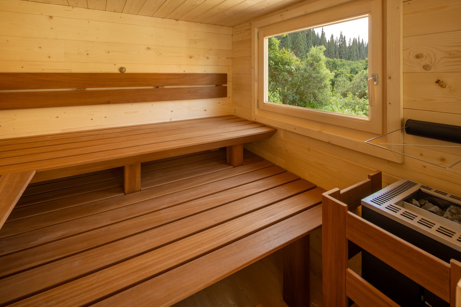 Saunaraum mobile Sauna – hochwertige Thermoabachi Saunaliegen im Massivholz Saunahaus