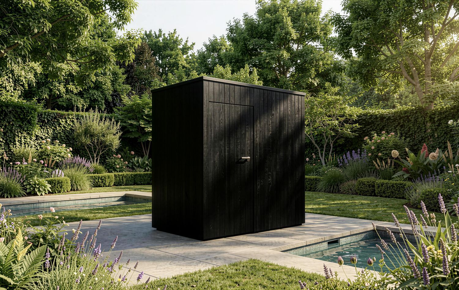 Luxus Pooltechnikbox mit verkohlter Holzfassade in Yakisugi-Optik von HUMMEL Blockhaus für moderne Poolanlagen.
