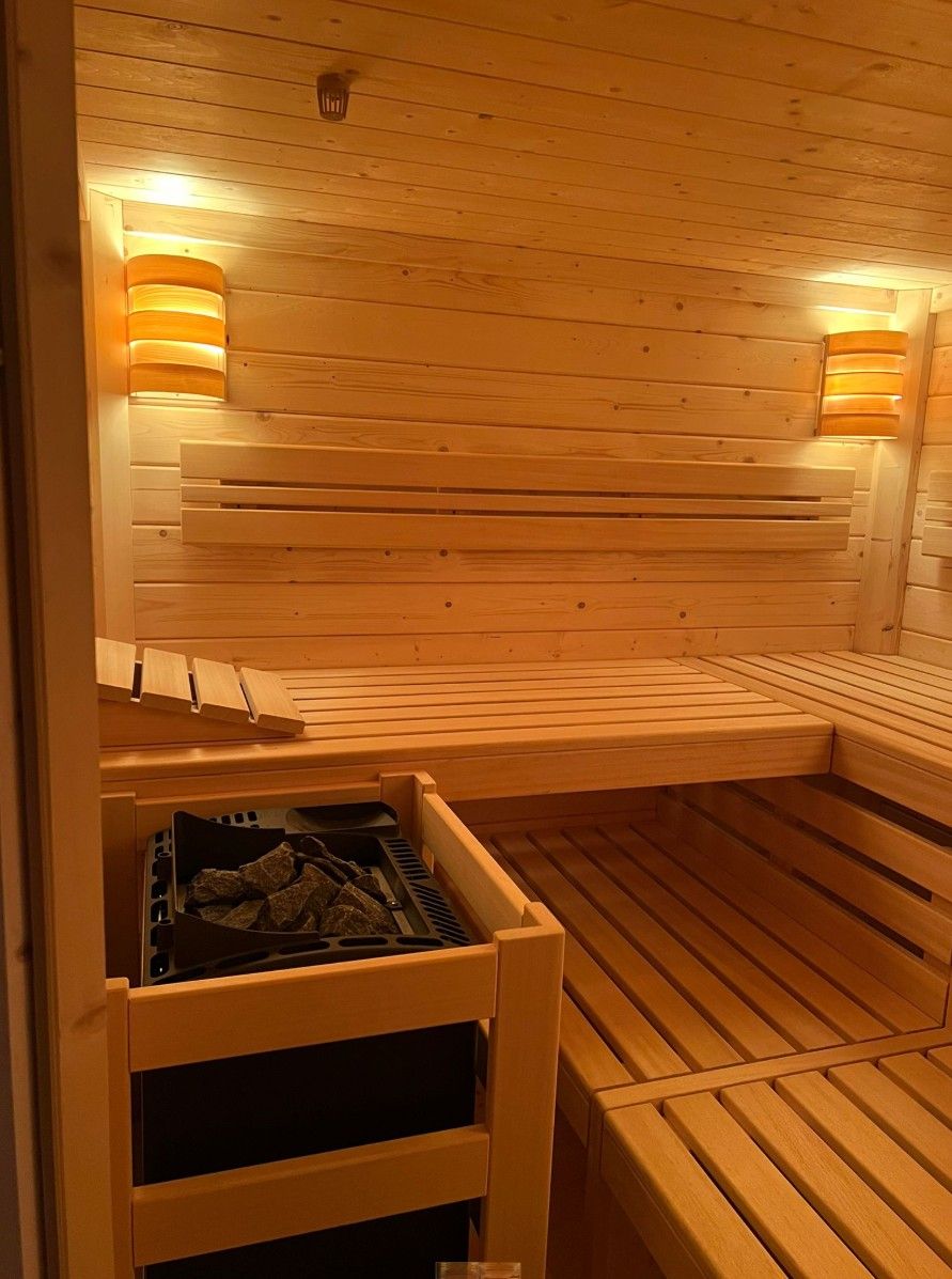 Premium Innensauna aus 70 mm Massivholzbalken