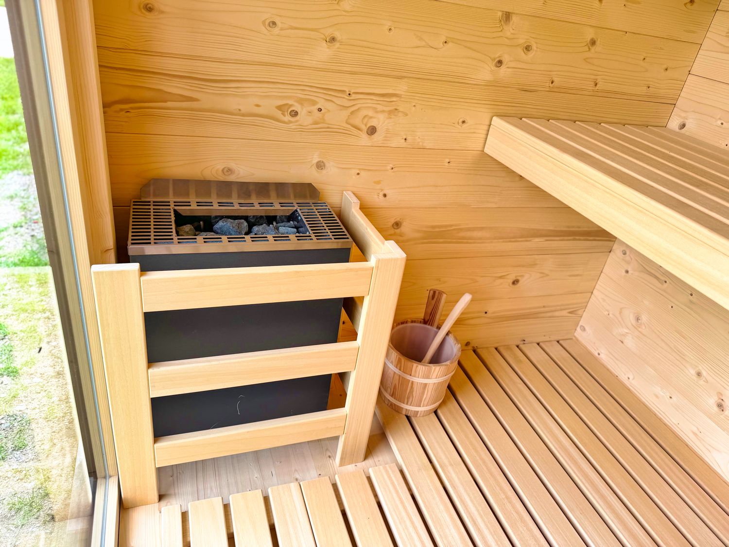 Premium Gartensauna aus 80 mm Massivholz