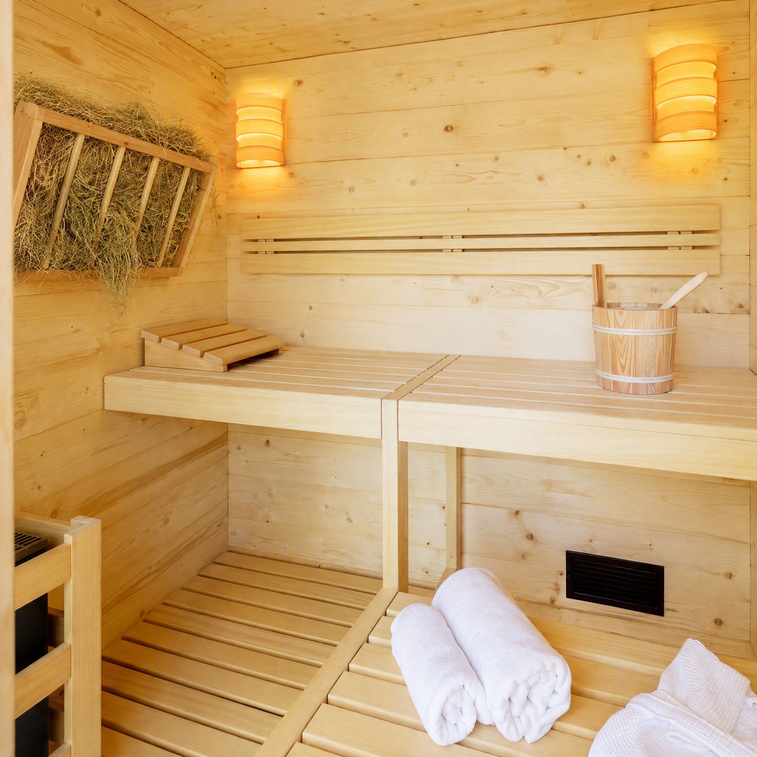 HEIRLOOM Alpine Hay Rack – Handgefertigte Sauna-Heuraufe aus massiver Fichte | 90 × 55 cm