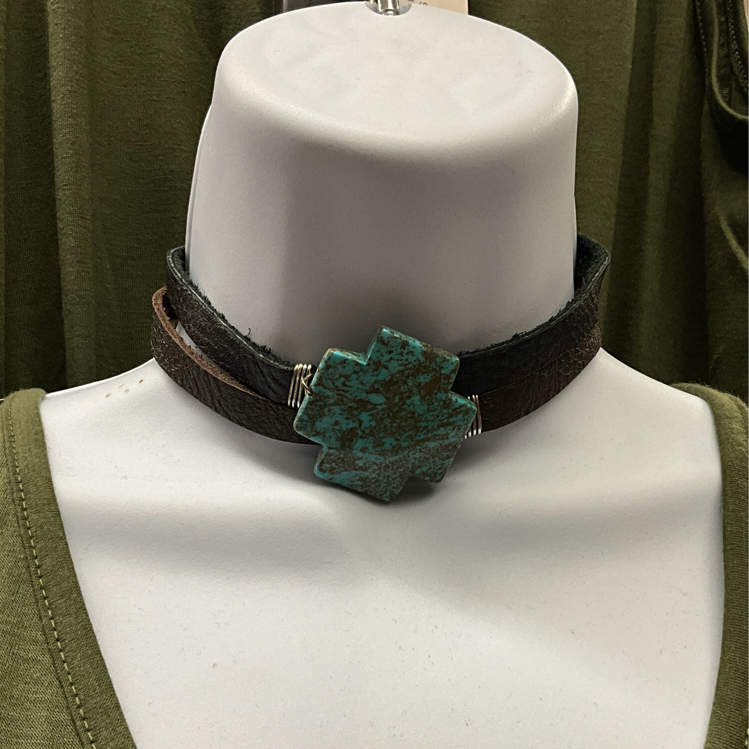 Cross/leather Choker