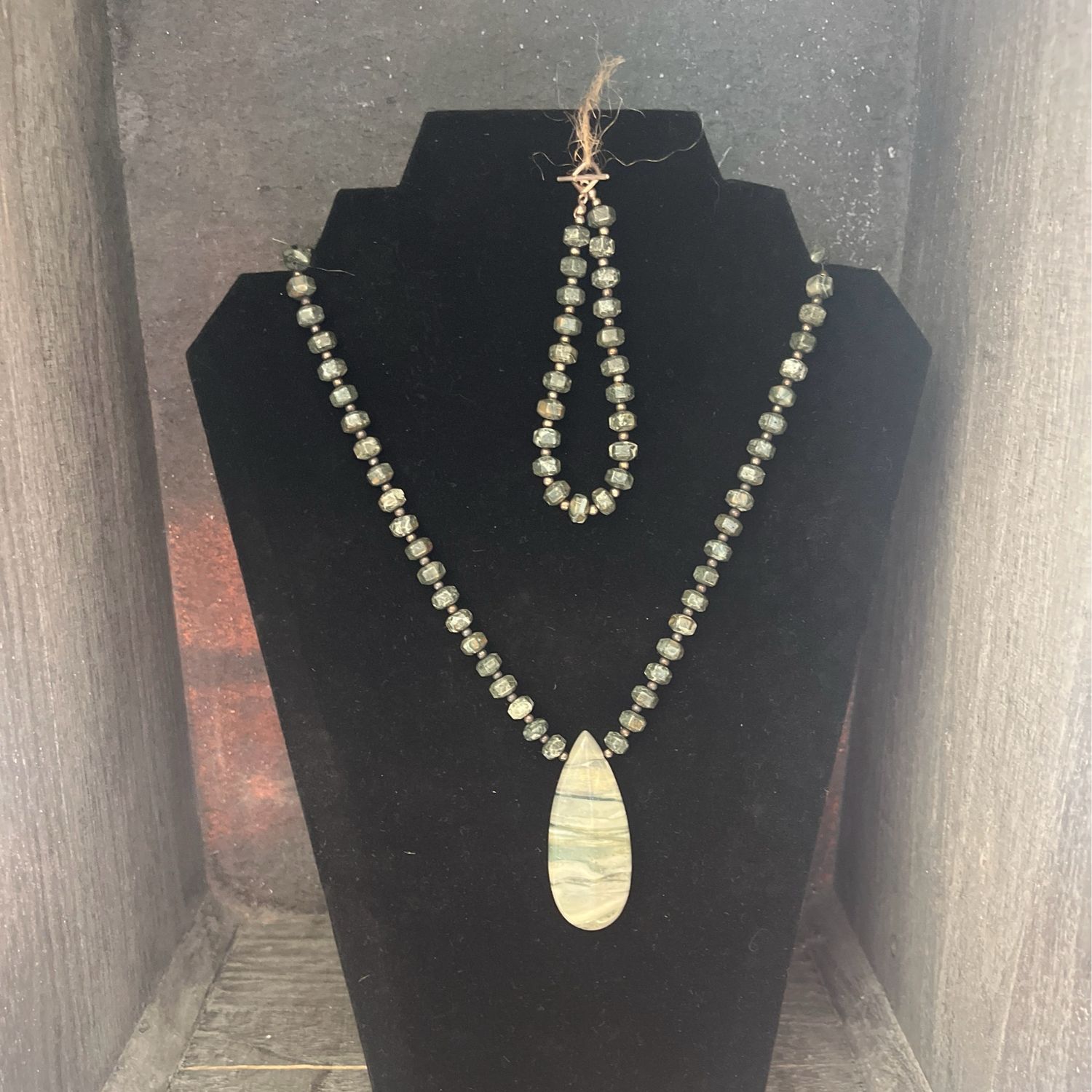 Stone Necklace And Bracelet Set