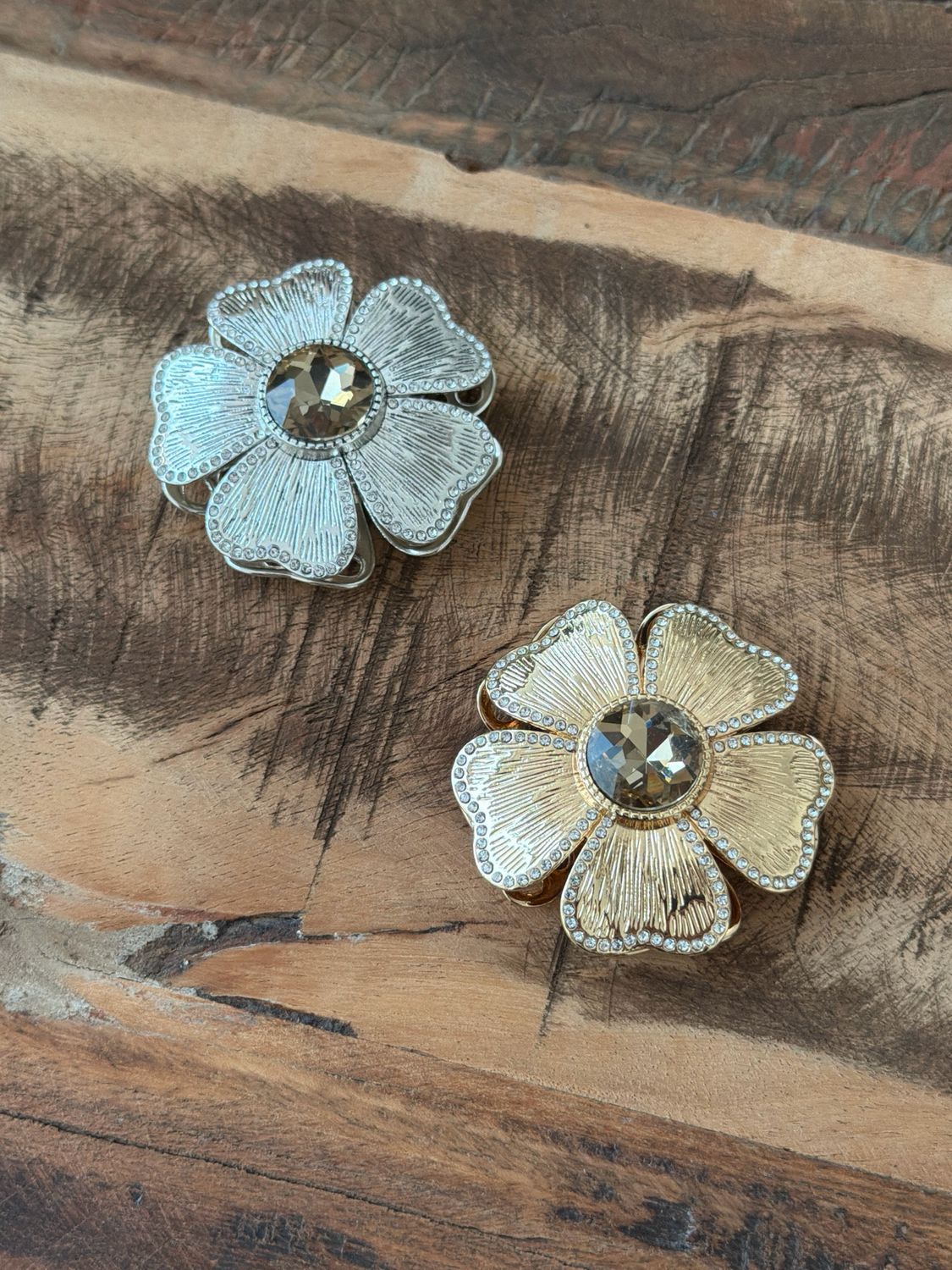 Broche Aimantée Fleur Strass * Doré