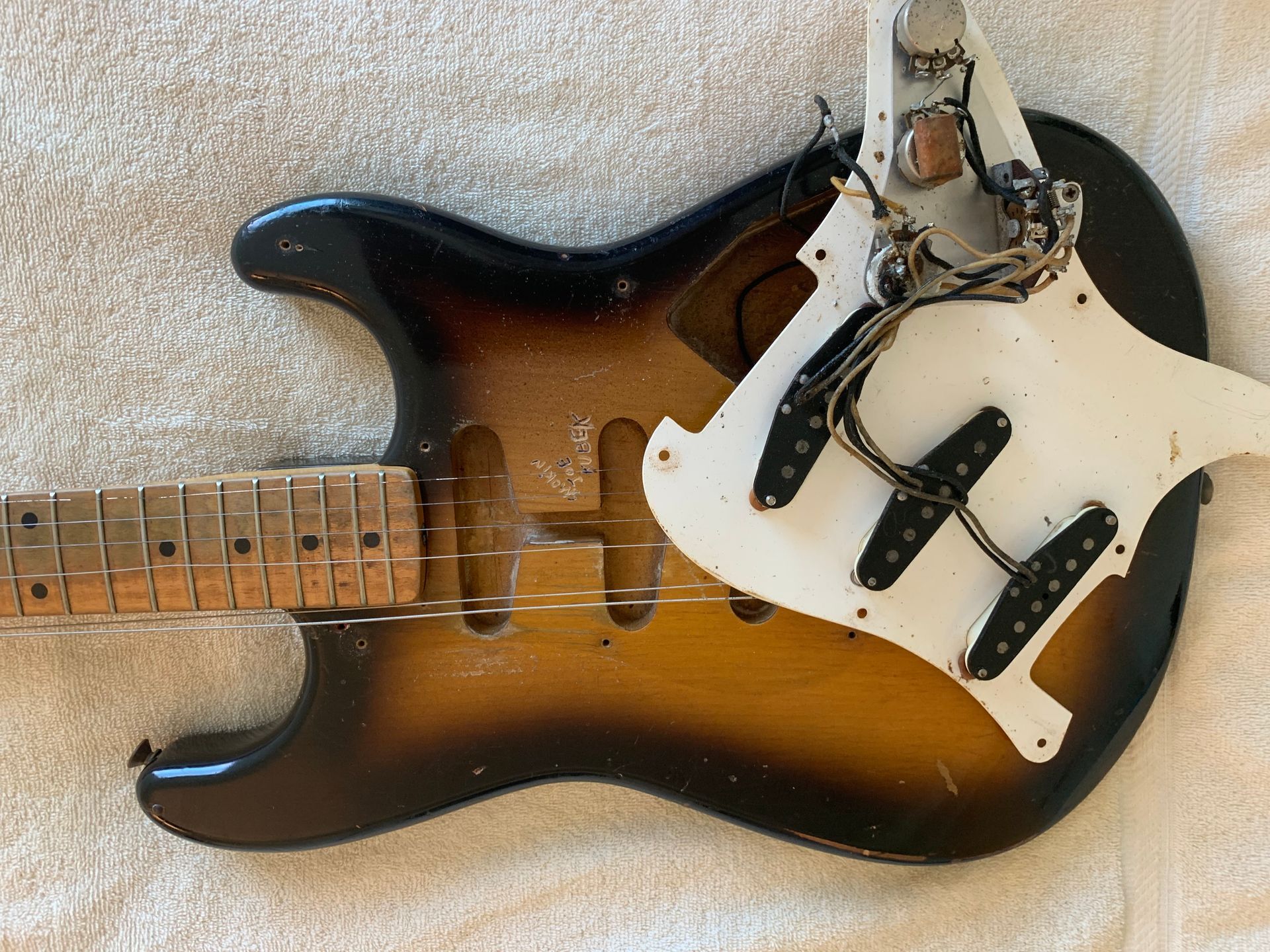 Smokin’ Joe Kubek’s 1956 Stratocaster #09260 Neck 10-56 Body 4-17-?