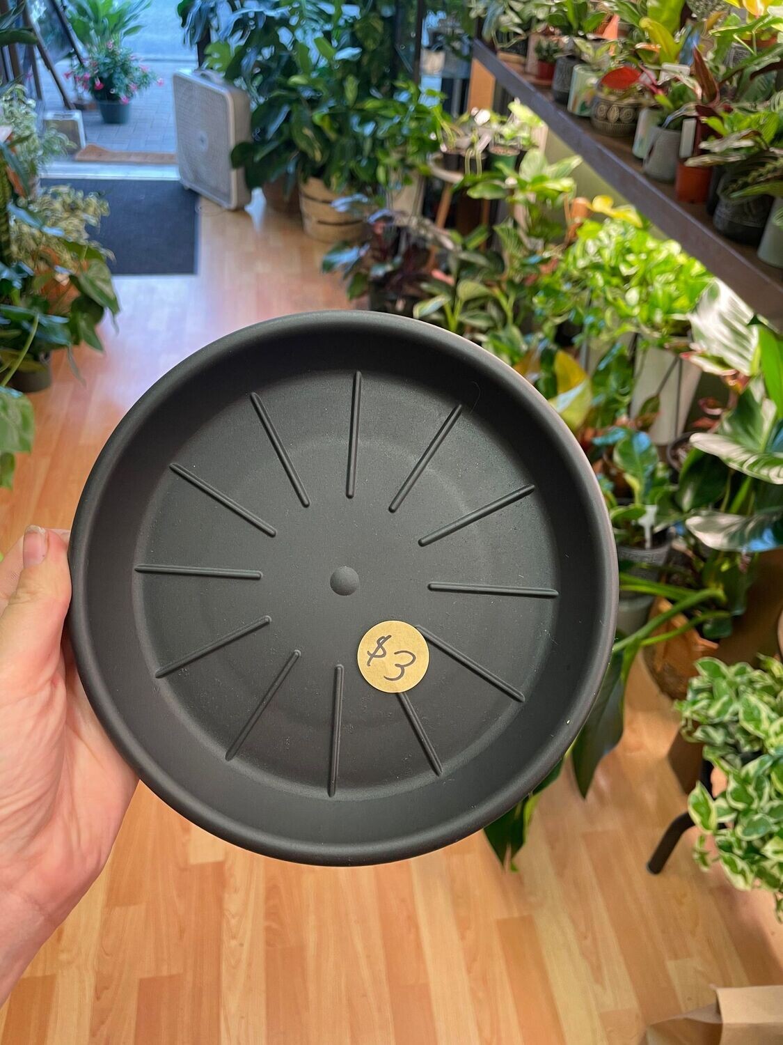 7&#39;&#39; Black Plastic Saucer