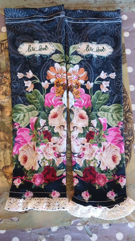 Flowers on Black - Armwarmer