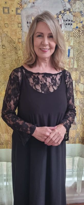 Long Bell-Sleeve Lace Top Black