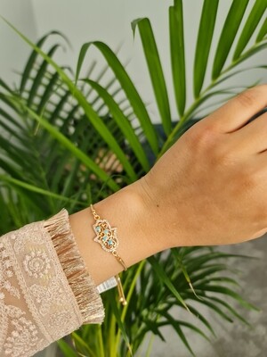 Hamsa bracelet with blue Fatima eye