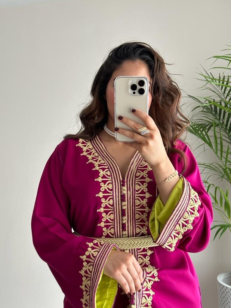 Kaftan Fes in Barbie Pink with Gold Embroidery