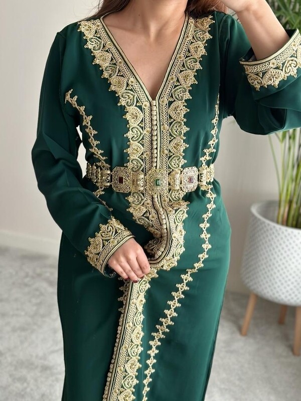 Kaftan Almas with matching crystals and gold detailing