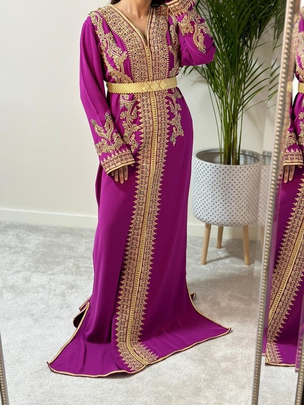 Kaftan Nakhwa in Pink with gold belt and colourful embellishment