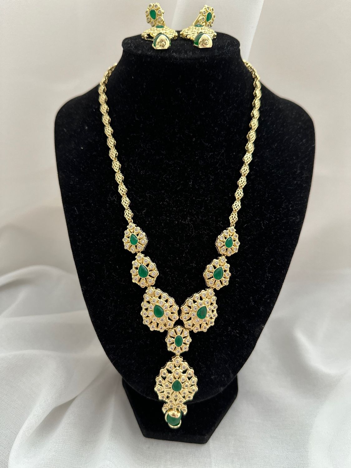 Traditional Necklace and earrings in Gold with green stones - Set