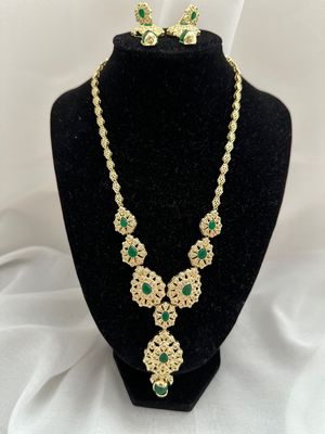 Traditional Necklace and earrings in Gold with green stones - Set