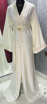 Takchita HUYAM In White