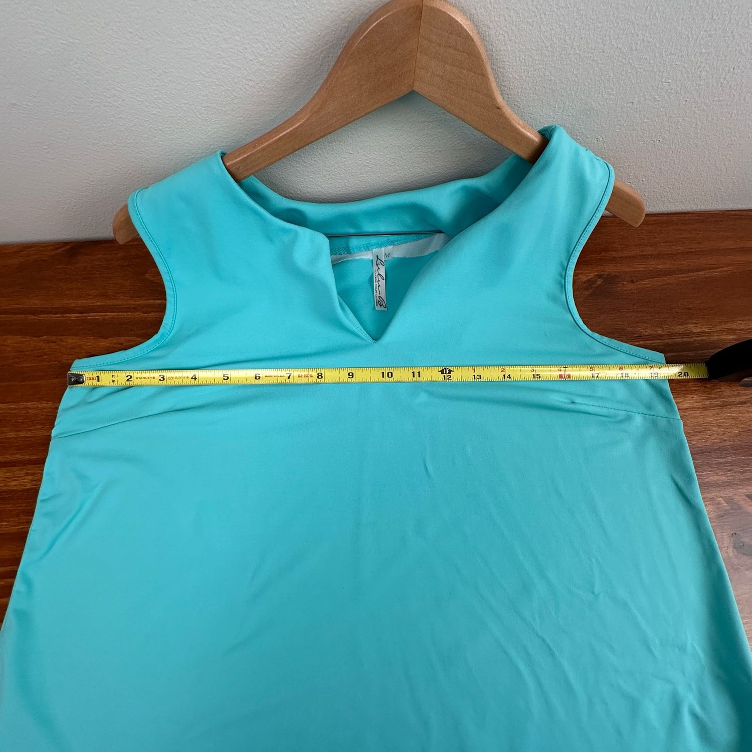 Lulu B Sleeveless Solid Turquoise Women’s V-neck Top - Very Good Pre-Owned Condition