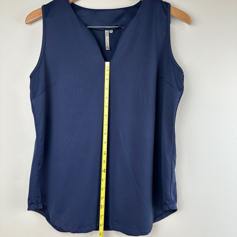 Lulu B Sleeveless Solid Dark Blue Women’s V-neck Top - Very Good Pre-Owned Condition - Size Medium