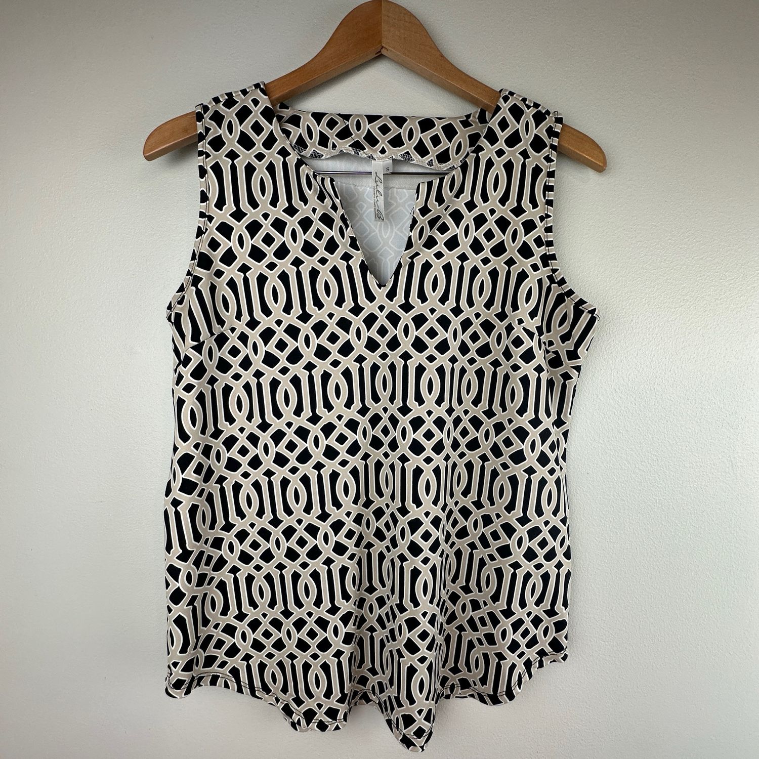 Lulu B Sleeveless Black And Tan Women’s V-neck Top - Very Good Pre-Owned Condition - Size Small