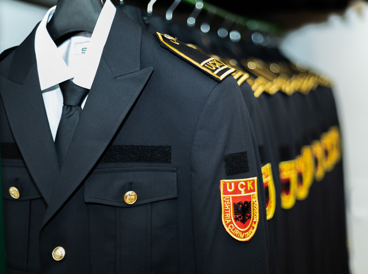 UNIFORMA  CEREMONIALE E VETERANËVE