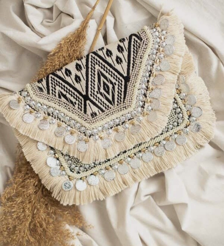 Agatha Clutch