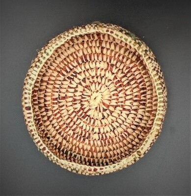 Raffia and earth tones yarn 19cm x 7cm