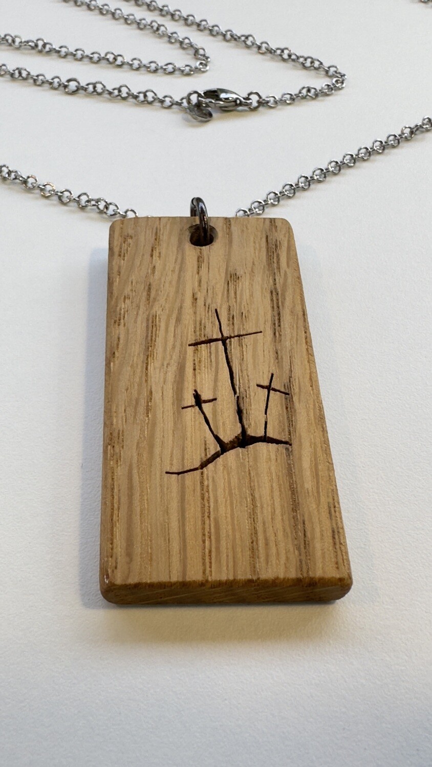Colgante tres cruces caladas a mano.