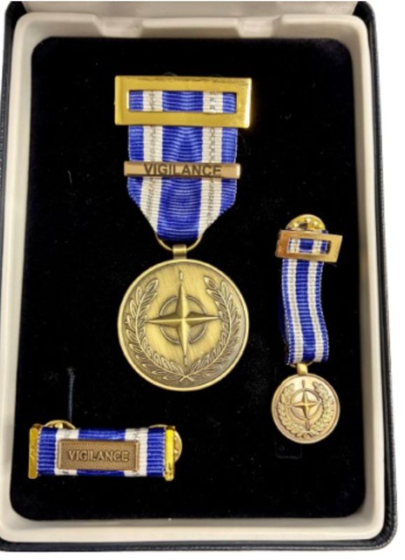 Conjunto Completo Medalla de la OTAN VIGILANCE - EASTERN SHIELD