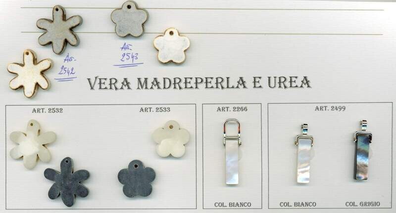 19 - Tiretti in vera madreperla e urea