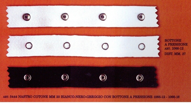 06 - Nastro di cotone spigato con applicato bottoni a pressione tipo MU