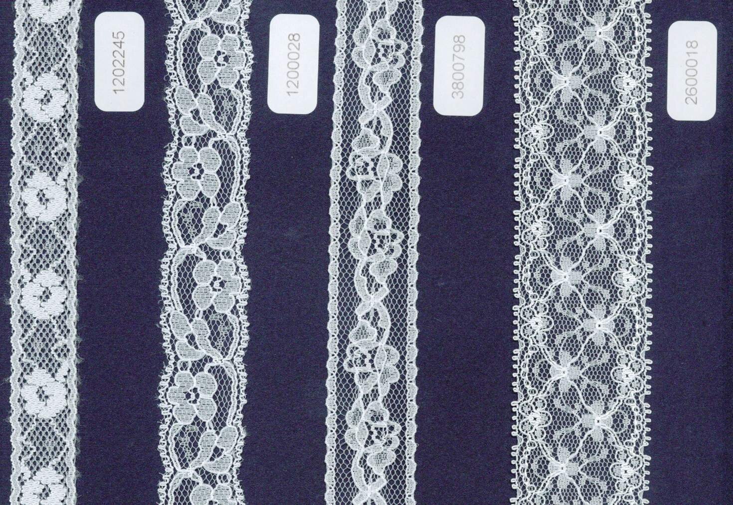 25 - Pizzi e trine Jacquard in Poliammide