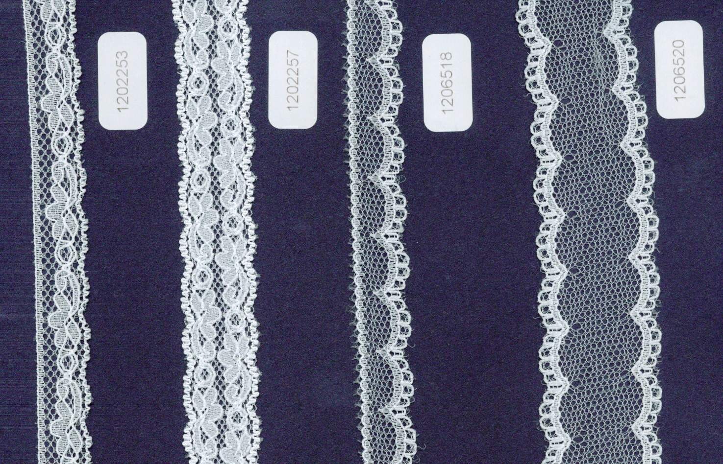 23 - Pizzi e trine Jacquard in Poliammide