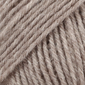 E-parduotuvė „Ką mezgi?“ - Mezgimo siūlai internetu | DROPS Karisma 55 light beige brown (rusva) - www.kamezgi.lt - 100% vilna