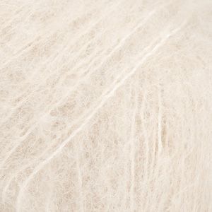 E-parduotuvė „Ką mezgi?“ - Mezgimo siūlai internetu | DROPS Brushed Alpaca Silk 40 marzipan (marcipanų) - www.kamezgi.lt - 77% alpakos vilna, 23% šilkas