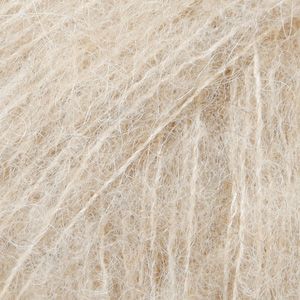DROPS Brushed Alpaca Silk 04 šviesi smėlio DROPS Brushed Alpaca Silk - švelnūs alpakos vilnos ir šilko siūlai su pūkeliu | kamezgi.lt mezgimo siūlai internetu