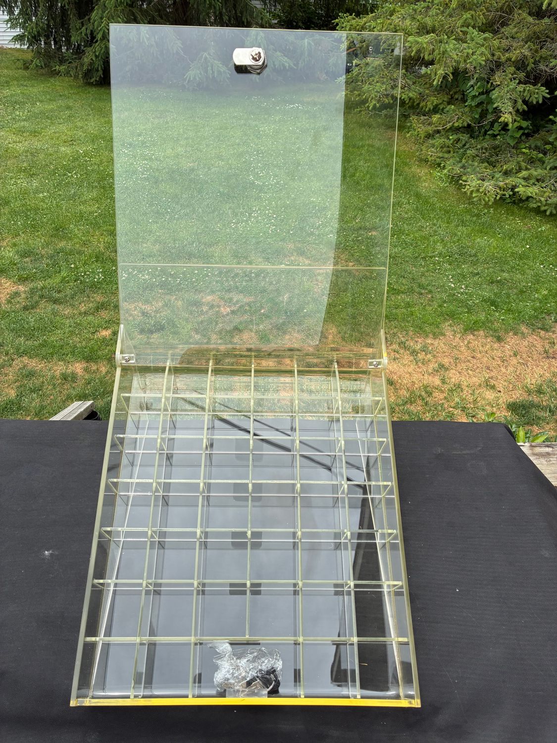 42-Slot Clear Acrylic Counter Display with Lock &amp; Lid For Fishing Lures