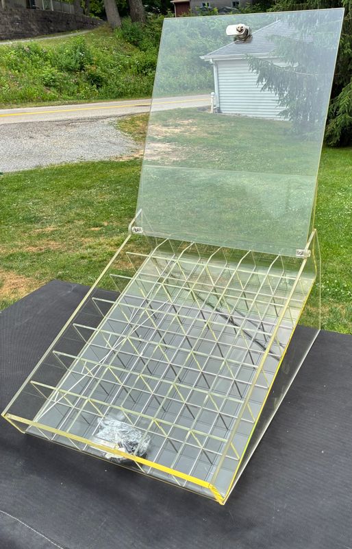 42-Slot Clear Acrylic Counter Display with Locking Lid For Fishing Lures