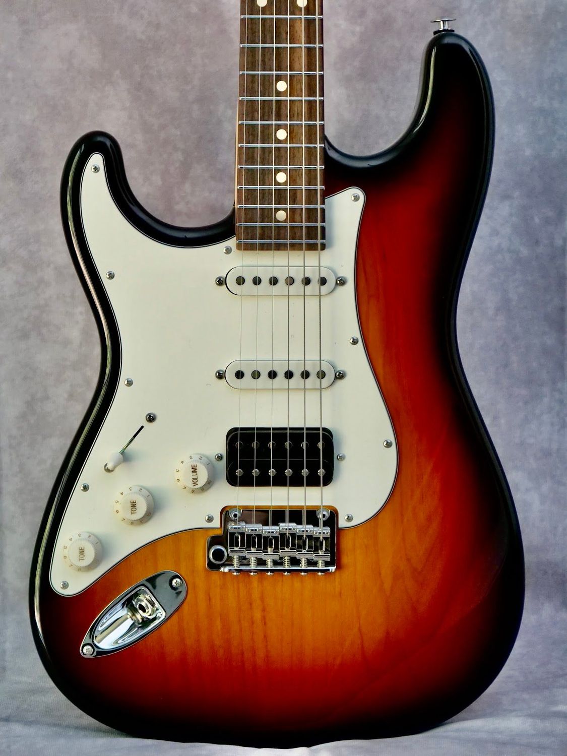 Suhr Classic S 3 Tone Burst #287 left-handed guitar