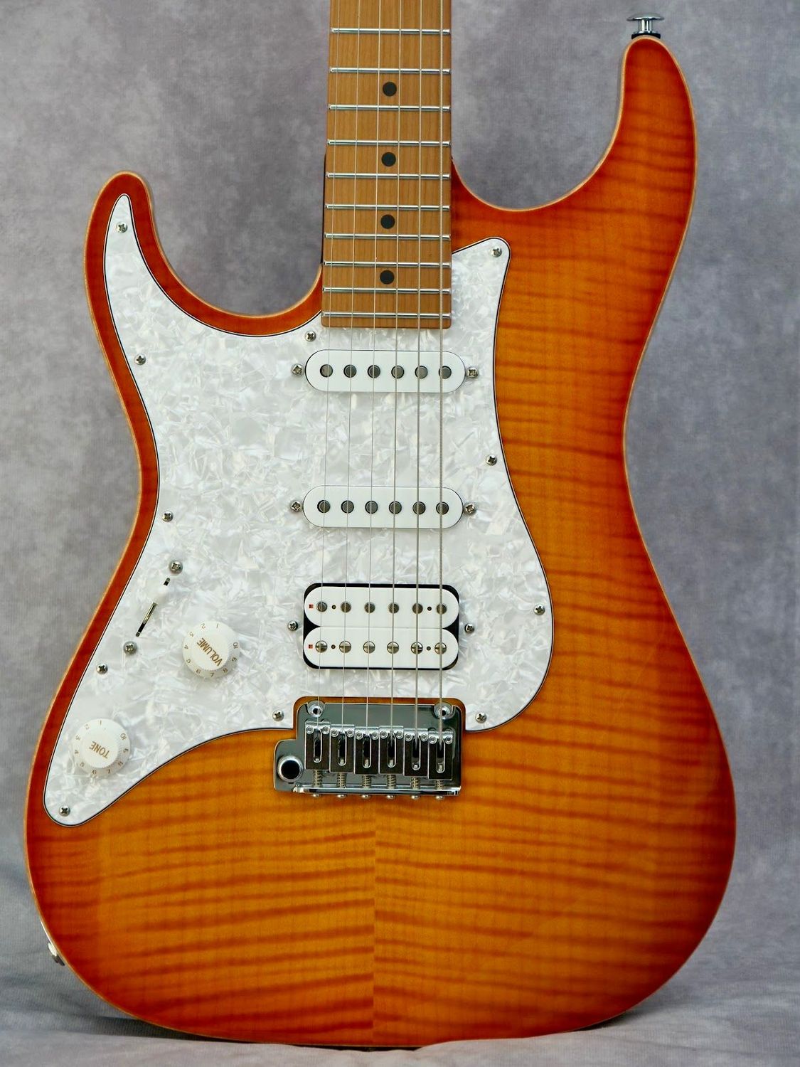 Suhr Standard Plus Honey Amber Burst #090 left-handed guitar