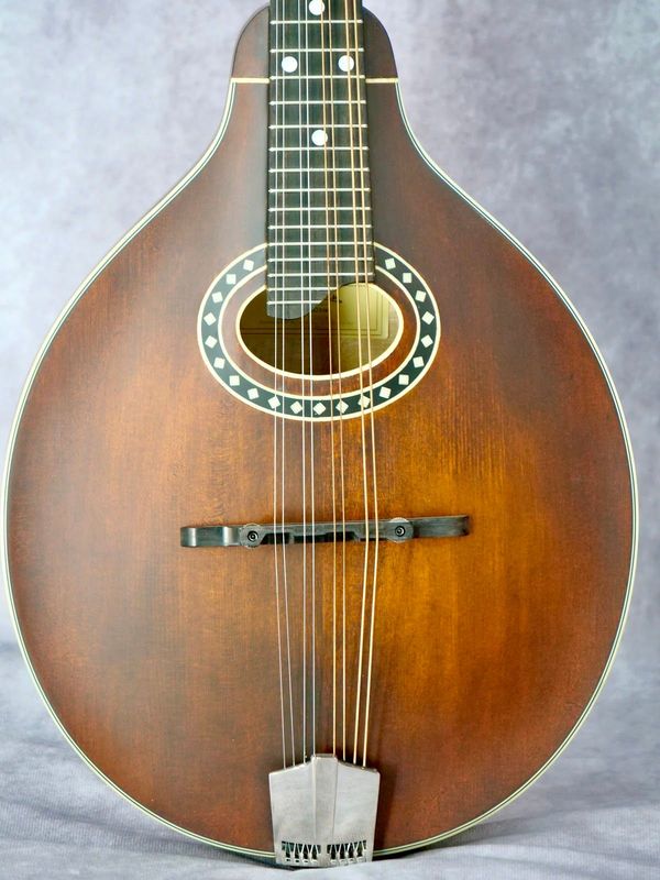 Eastman MD304 Classic #790 left handed oval hole mandolin