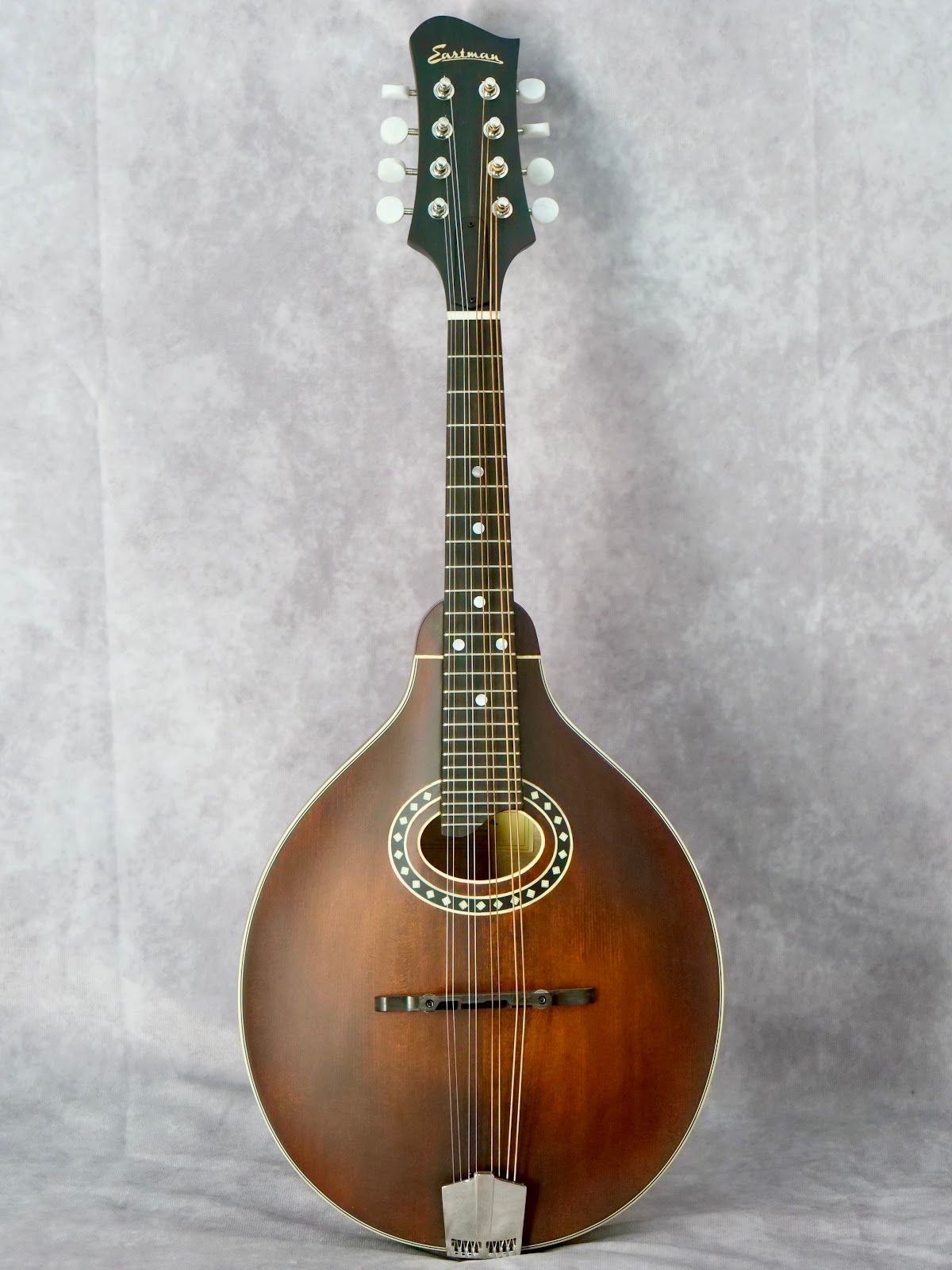 Eastman MD304 Classic #790 left handed oval hole mandolin