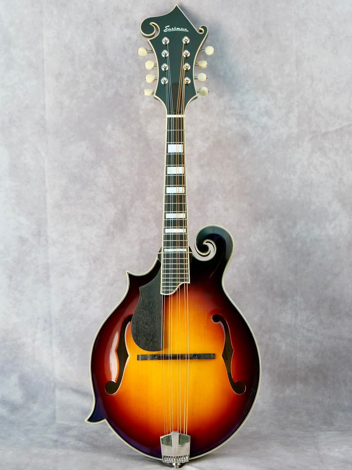 Eastman MD615 Sunburst #747 left handed mandolin